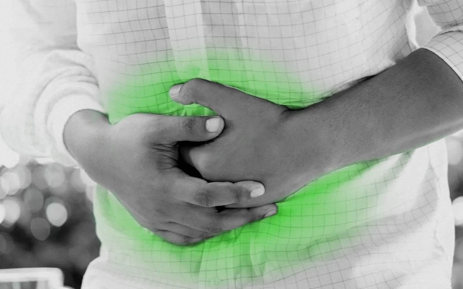 hombre con dolor estomacal por hypermesis cannabinoide